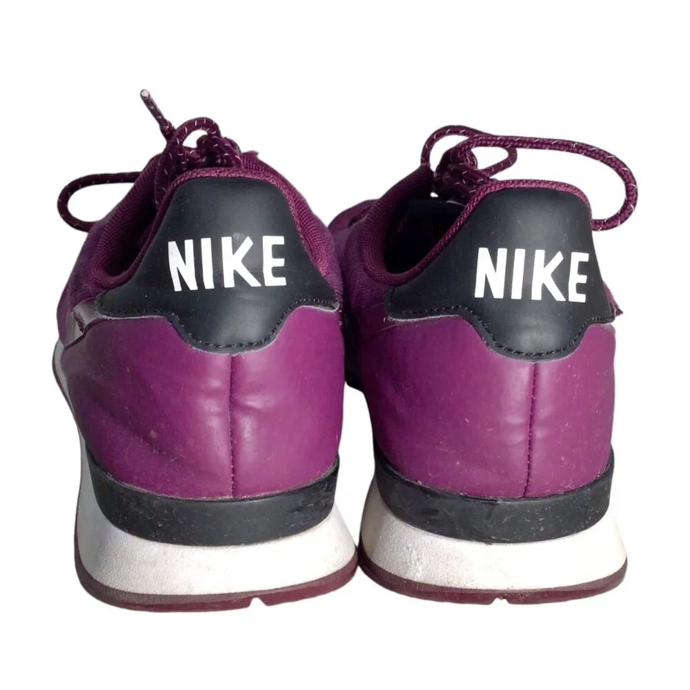 Nike women internationalist